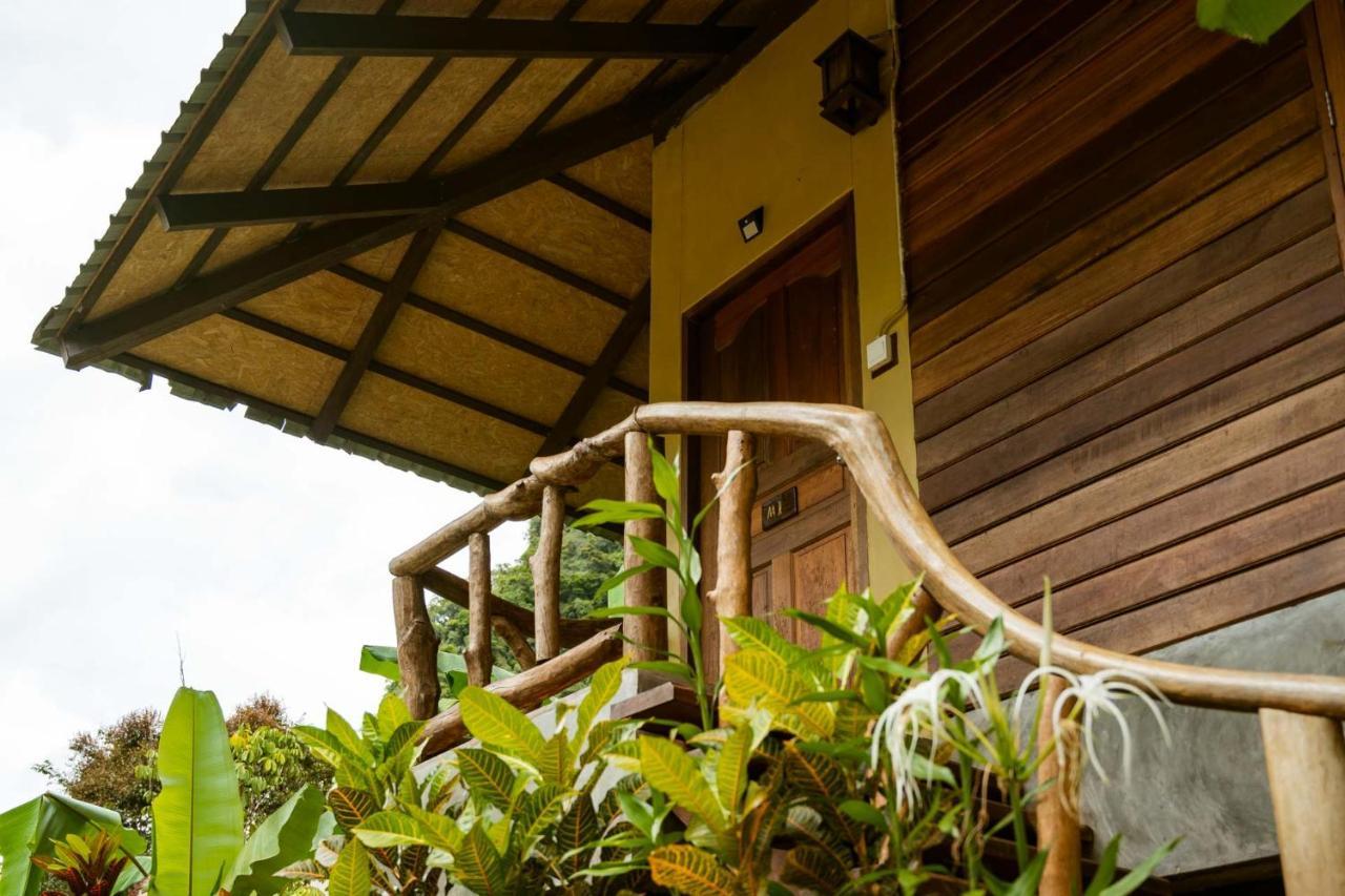 Monkey Mansion Jungalows&Tours Khao Sok National Park Exterior foto