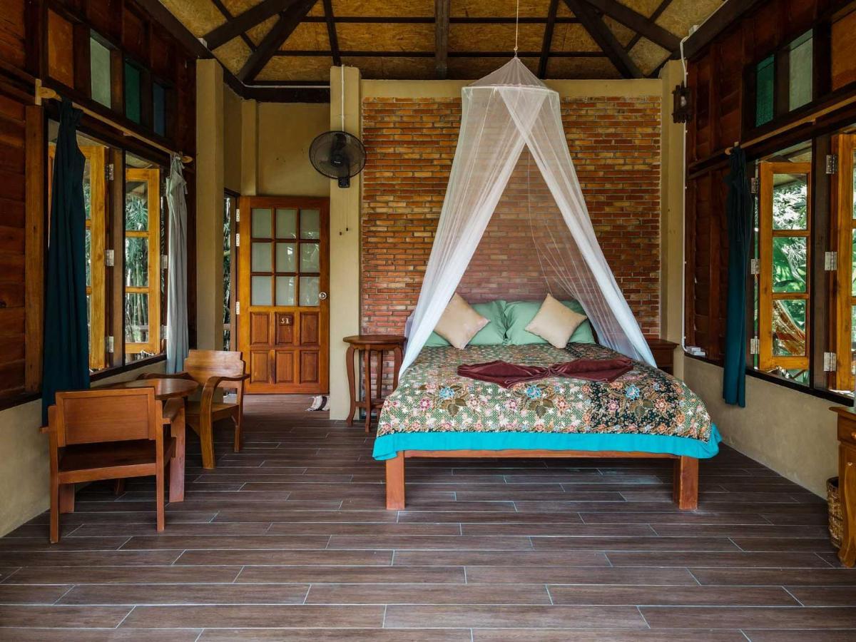 Monkey Mansion Jungalows&Tours Khao Sok National Park Exterior foto