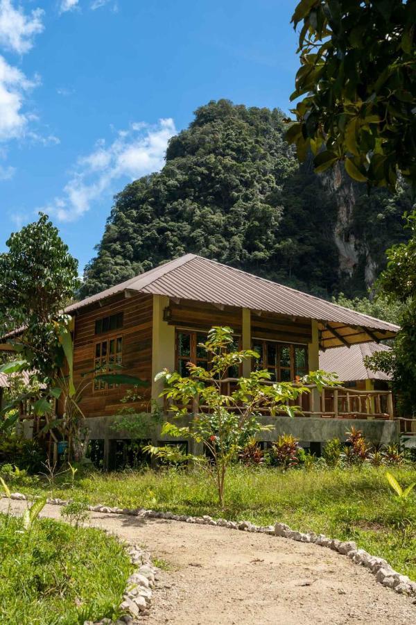 Monkey Mansion Jungalows&Tours Khao Sok National Park Exterior foto