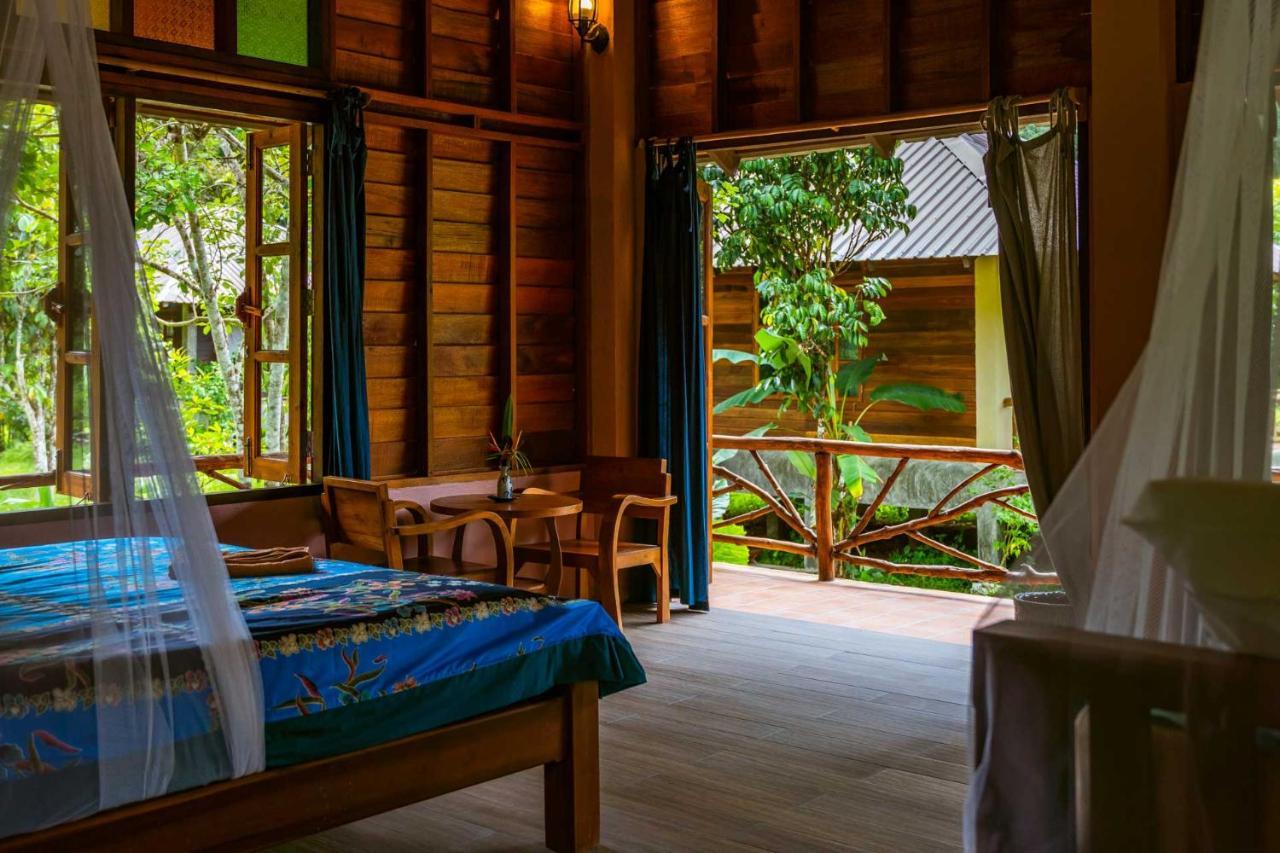 Monkey Mansion Jungalows&Tours Khao Sok National Park Exterior foto